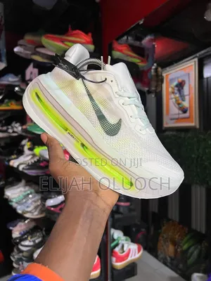 Nike Vomero Premium “Barely Volt”
Sizes:38-45