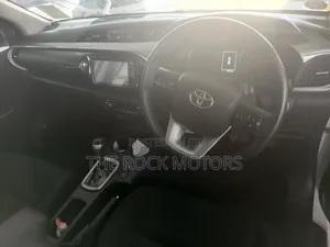 Toyota Hilux 2019 White