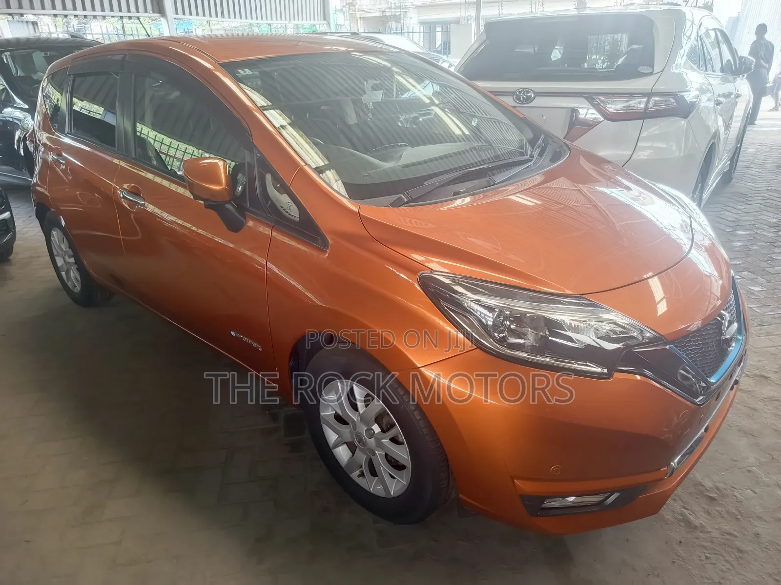 Nissan Note 2018 Orange