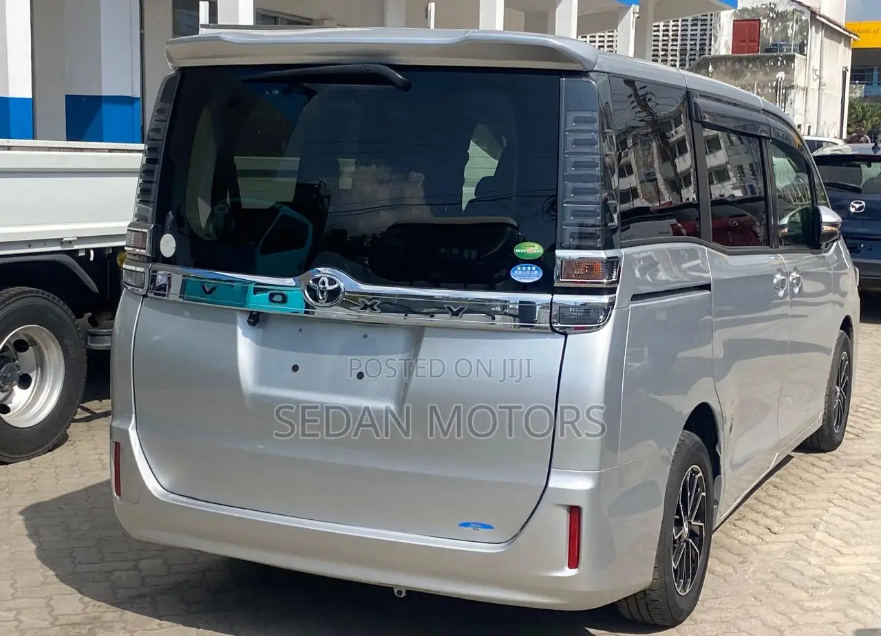 Toyota Voxy 2019 Silver