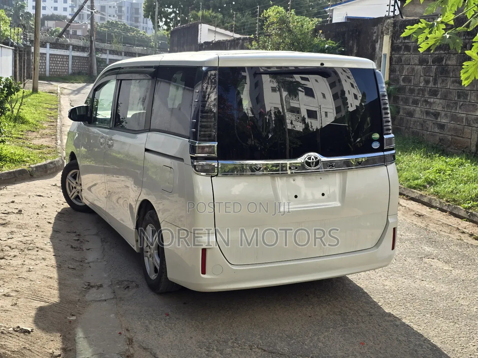 Toyota Voxy 2018 White