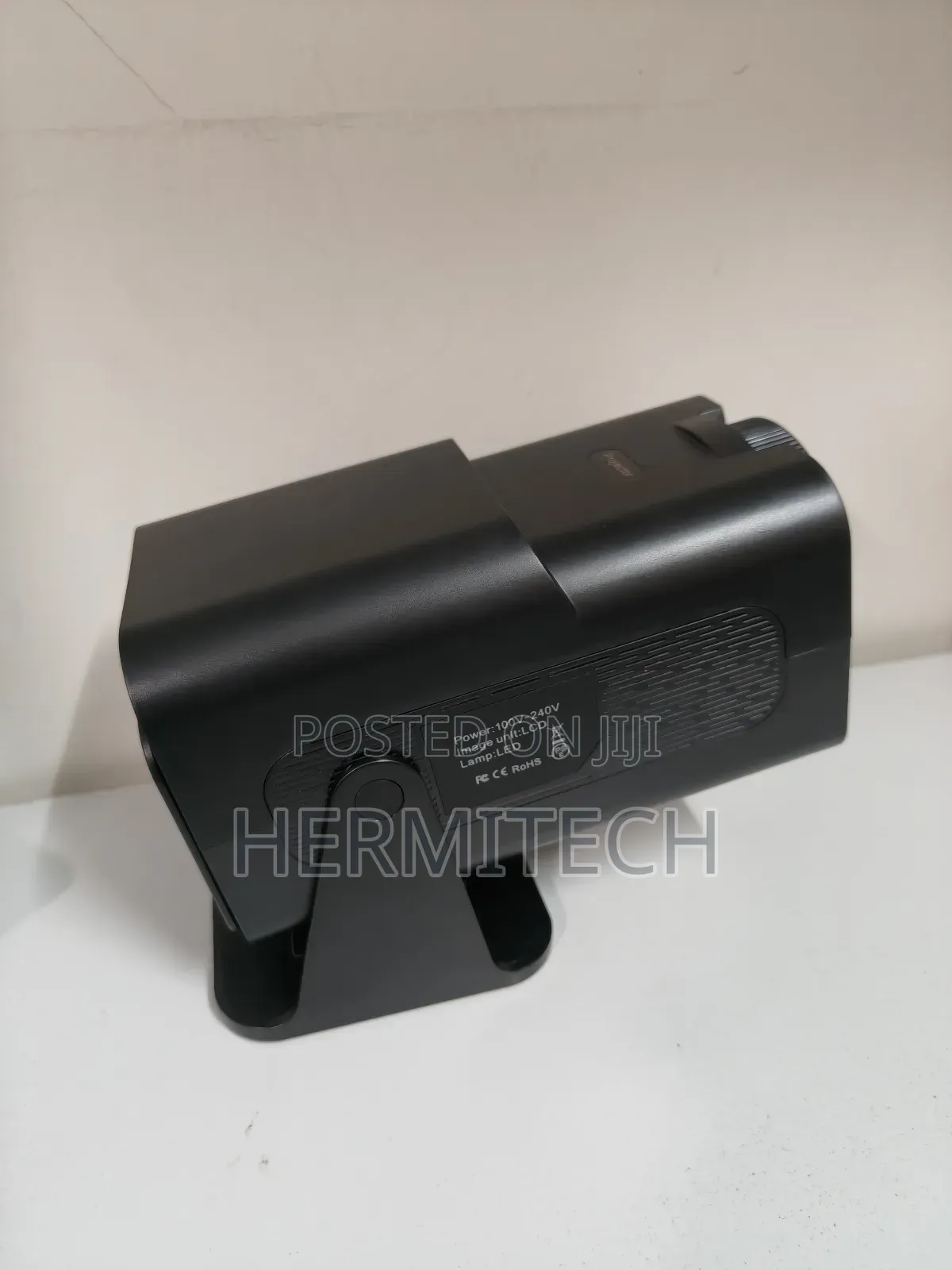 High Definition Entertainment Hy 320 Projector