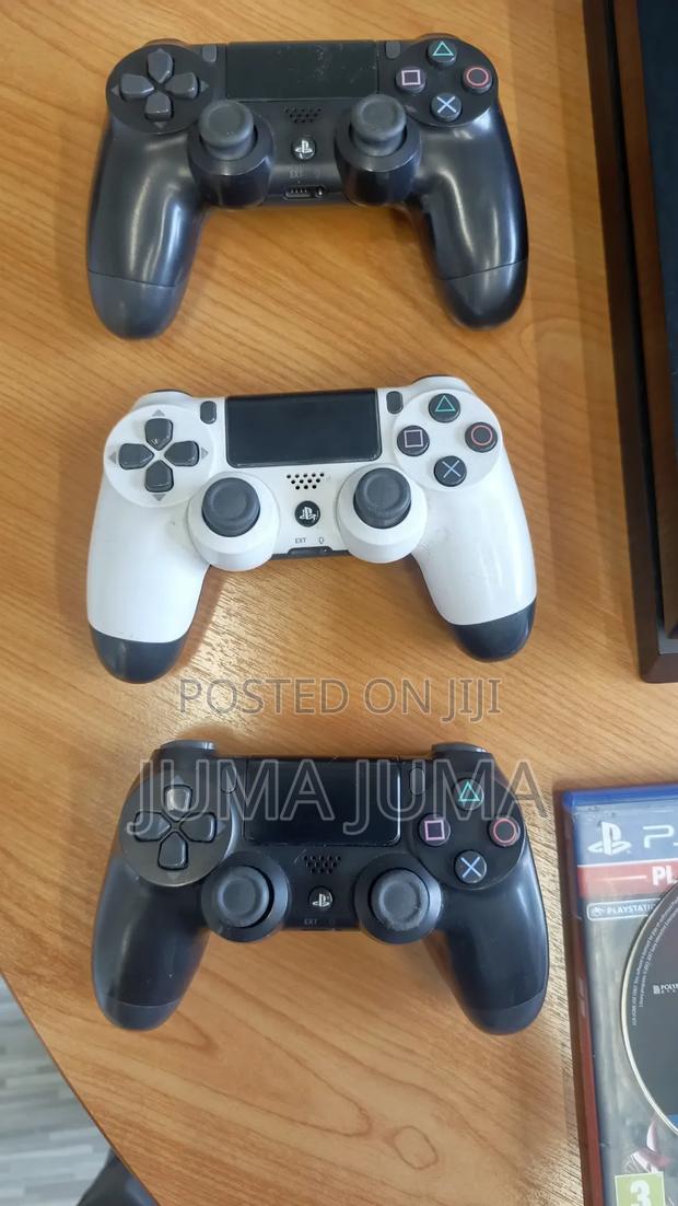 Ps4 Playstation 4, 2 Control Pads, 8 Games - thumbnail 12