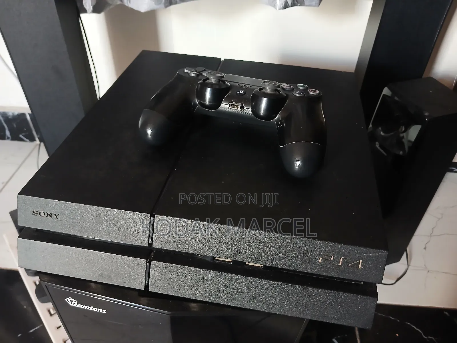 Playstation 4 With One Controller