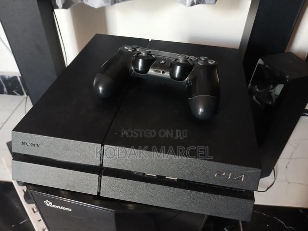 Playstation 4 With One Controller