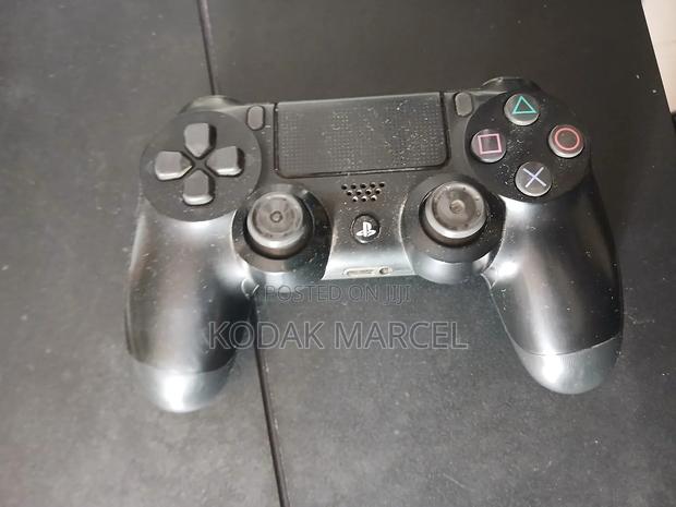 Playstation 4 With One Controller - thumbnail 2