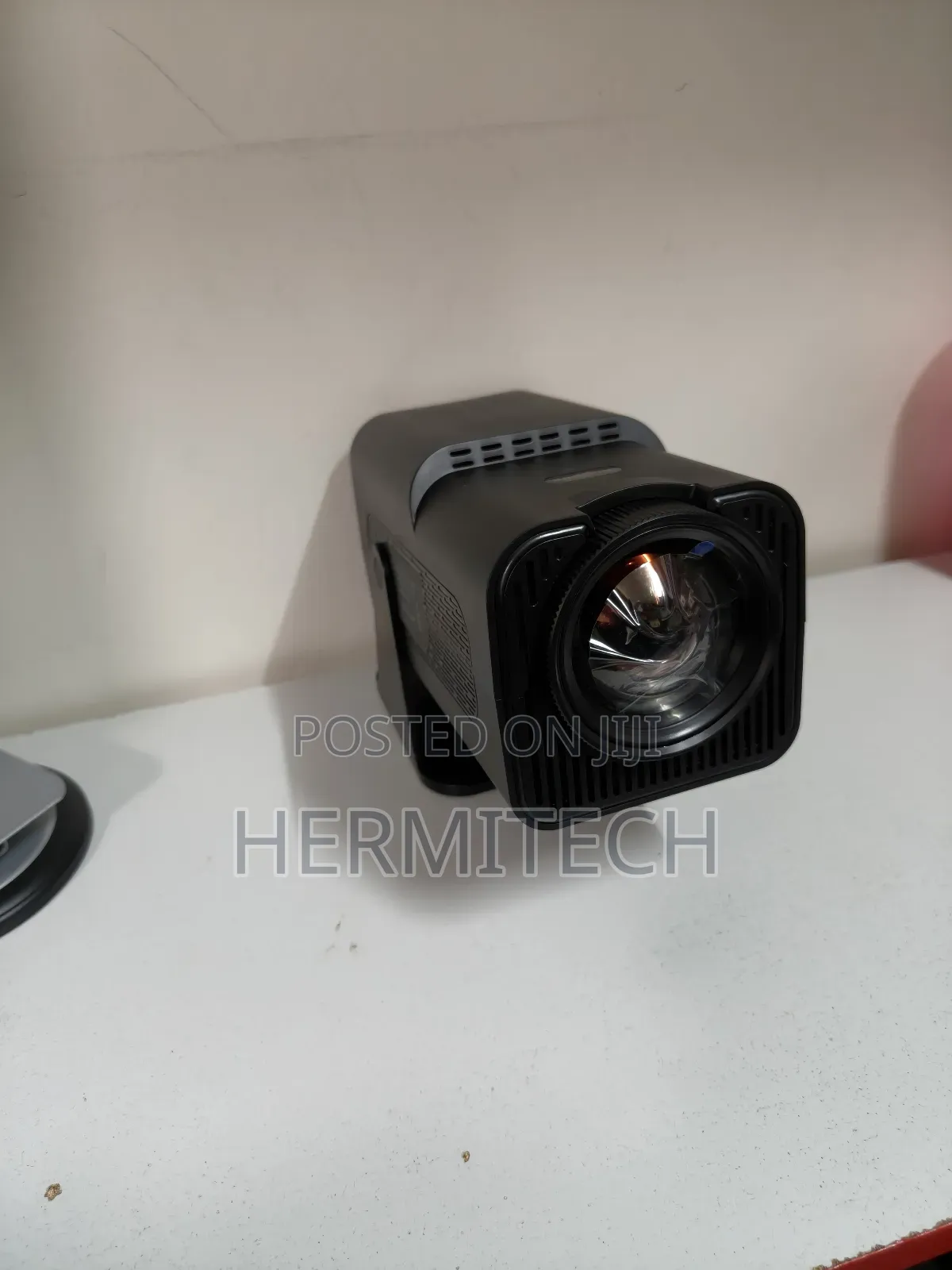 Home Office Use Projector Hy 320 High Resolution Power 1800 Rotation