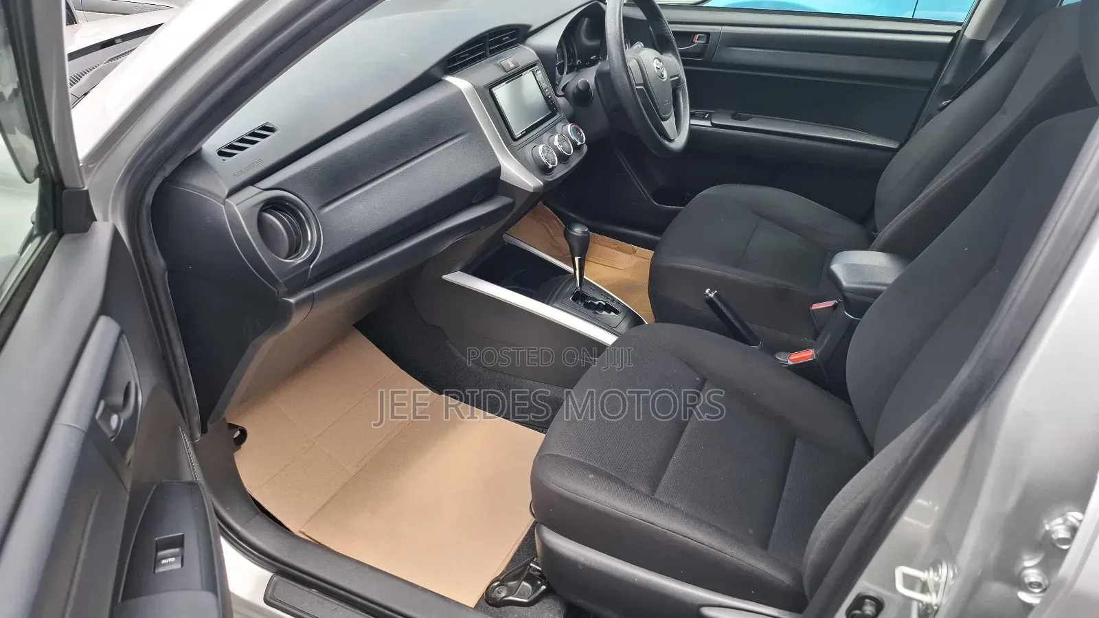Toyota Corolla Fielder 1.5 Petrol FWD 2020 Silver