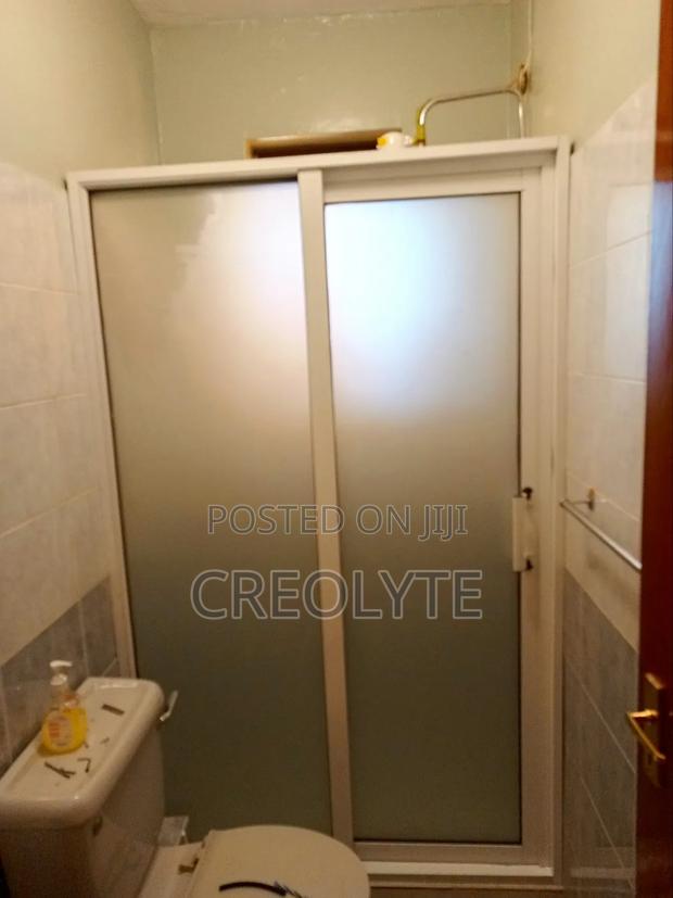 Sliding Door - main view