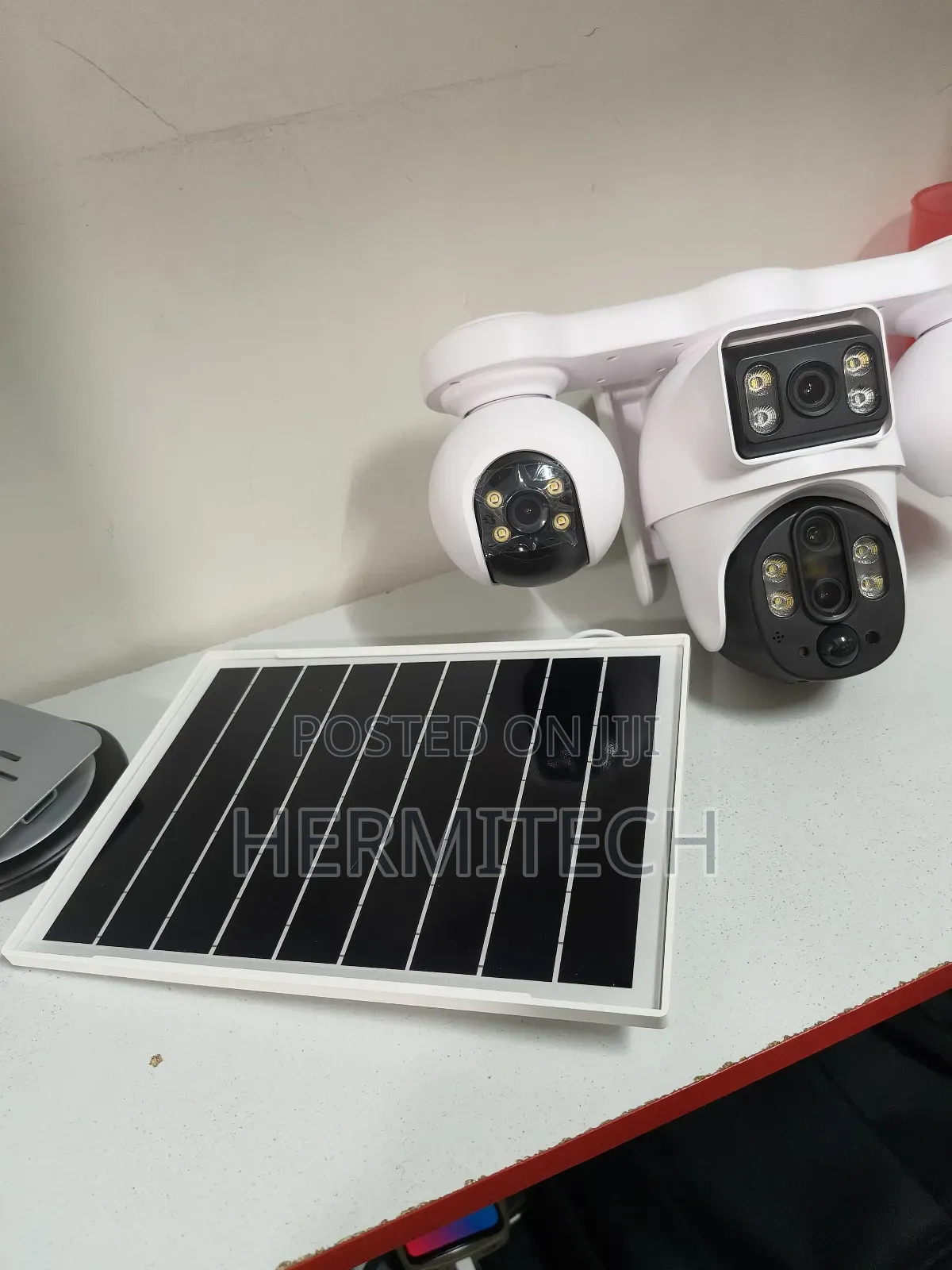 Four Screen Outdoor Surveillance Solar Energy 4lens PTZ 4g Camera