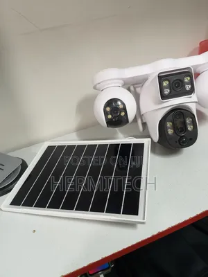 Four Screen Outdoor Surveillance Solar Energy 4lens PTZ 4g Camera