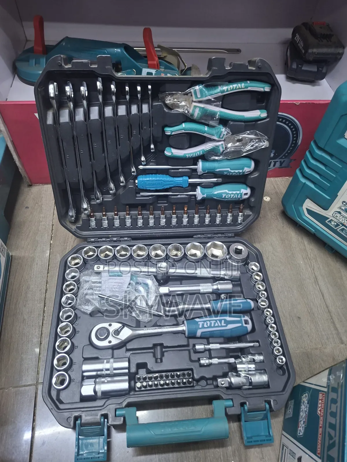 Total 100pcs Mechanic Tool Set.
