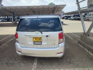 Toyota Corolla Rumion Hatchback 1.5 FWD 2009 Silver