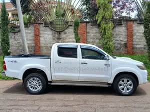 Toyota Hilux 2012 White