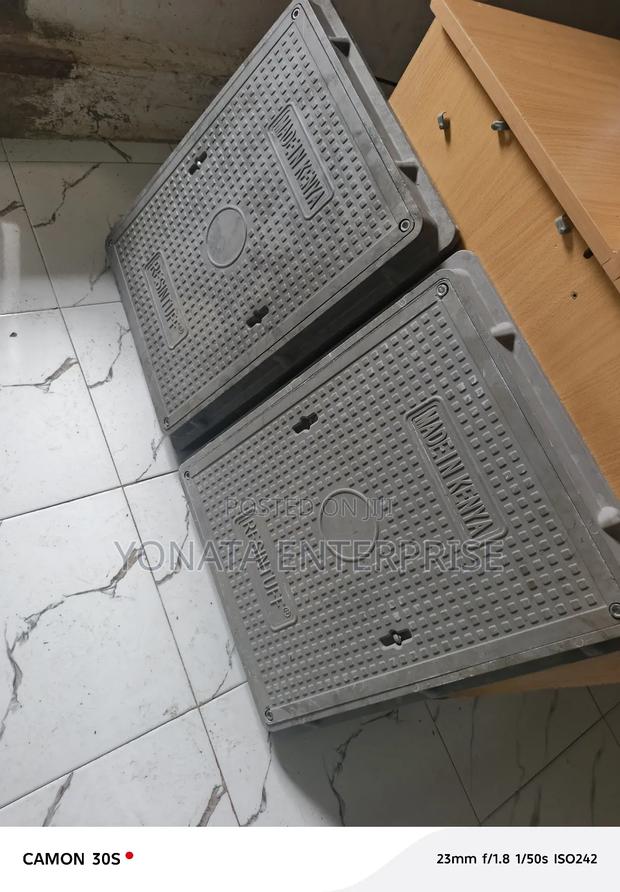 Lockable Manhole Cover 450*600 Restocked - thumbnail 2