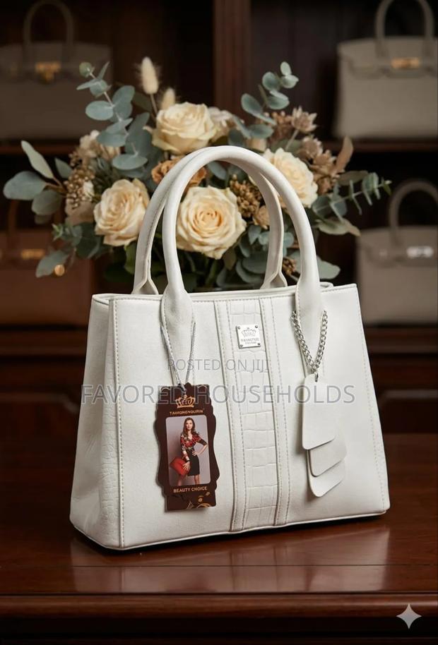 Modern Handbags for Trendy Women - thumbnail 3
