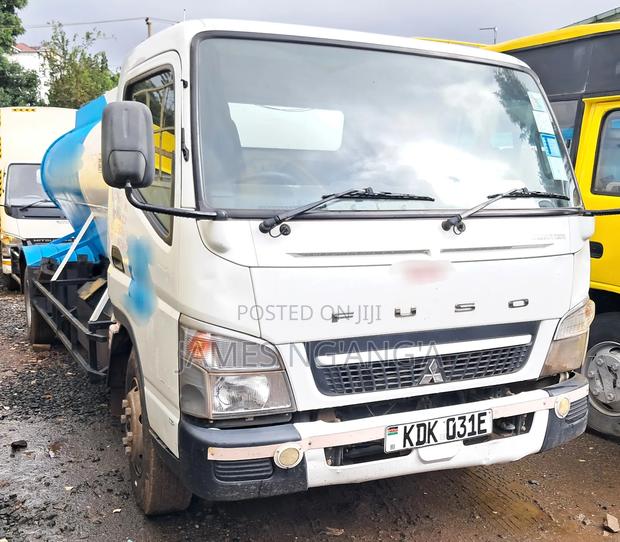 Mitsubishi Canter Bowser 7000ltrs - thumbnail 3