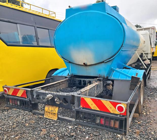 Mitsubishi Canter Bowser 7000ltrs - thumbnail 5