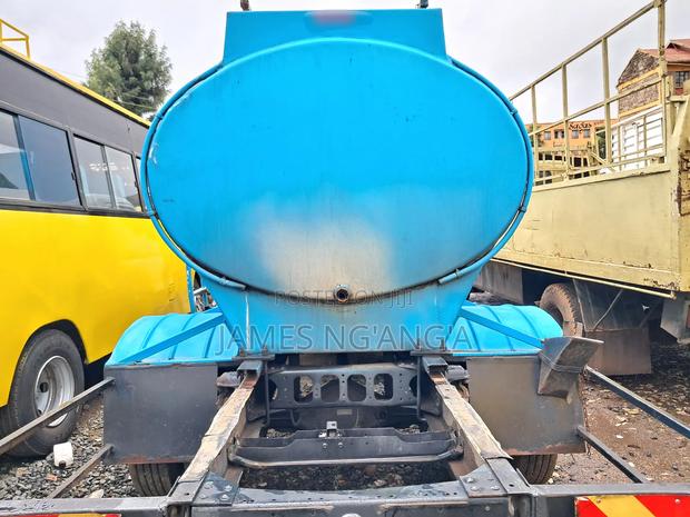 Mitsubishi Canter Bowser 7000ltrs - thumbnail 7