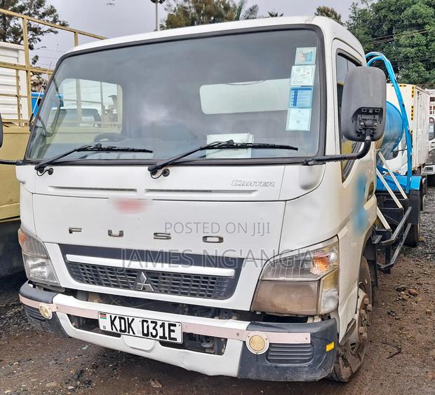 Mitsubishi Canter Bowser 7000ltrs - main view