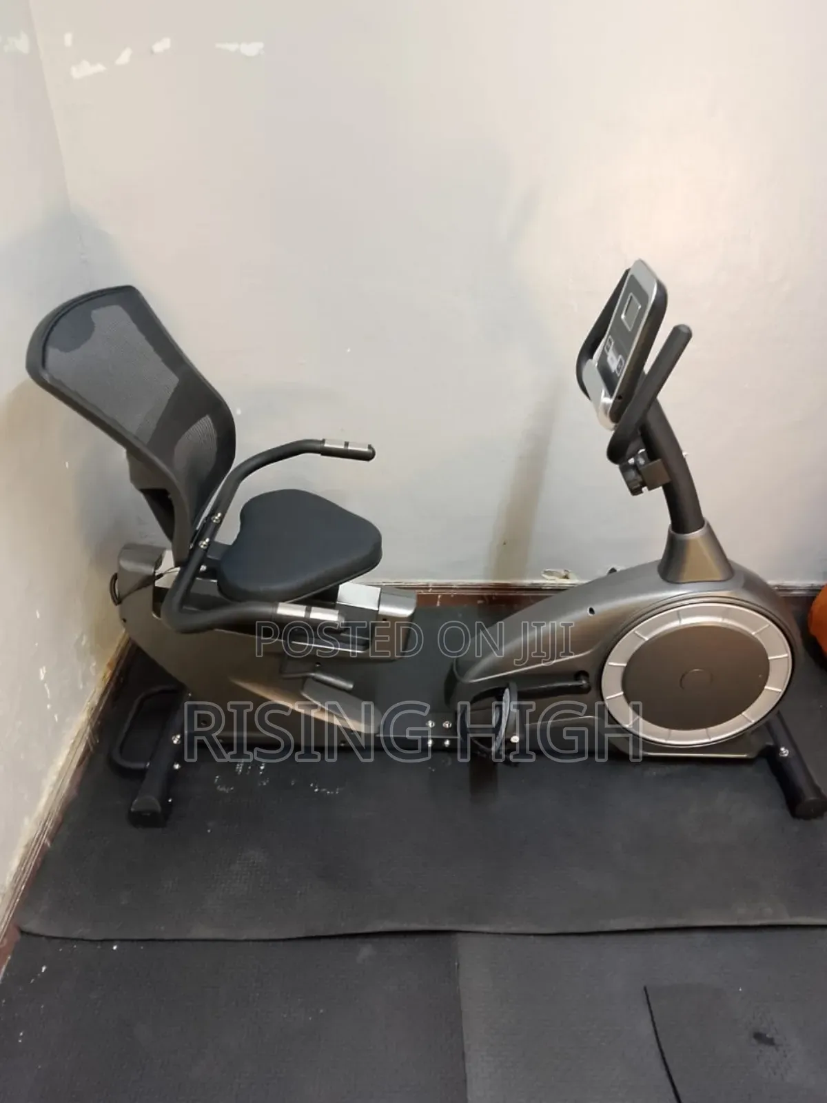 Heavy Duty Recumbent Bike Magnetic System Smooth Workout