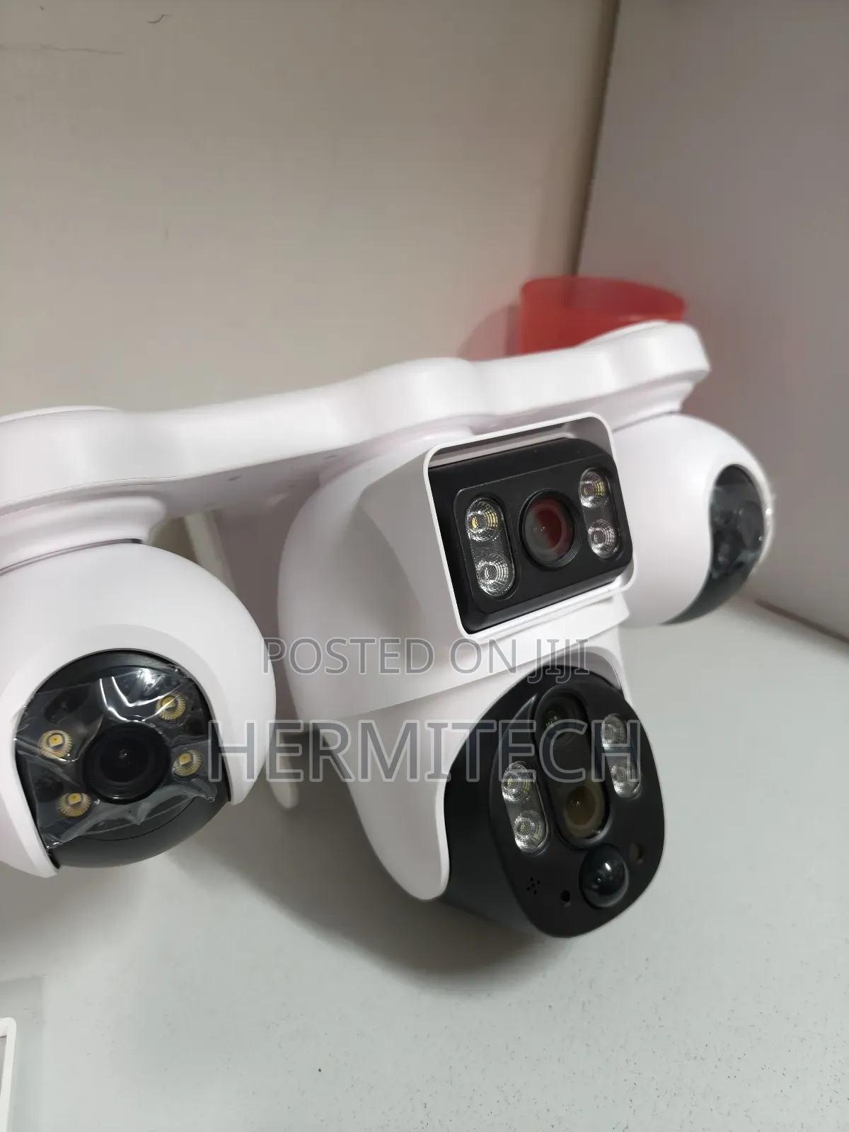 Quad-Lens Camera Outdoor Wireless Solar Energy 3lens= 3600 4g Enabled