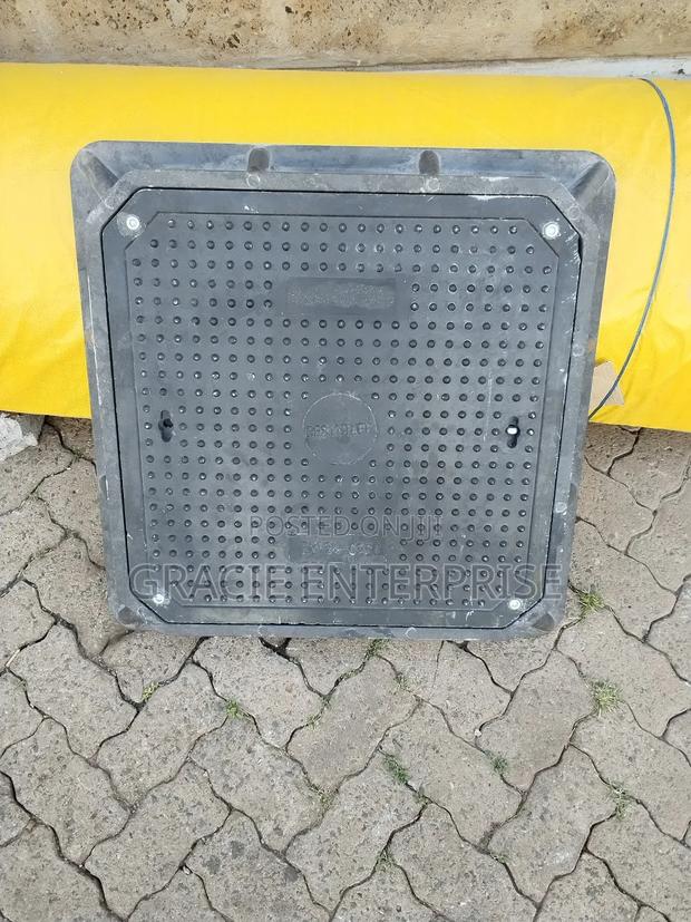 Heavy Duty Lockable Reinforced Manhole Cover - thumbnail 3