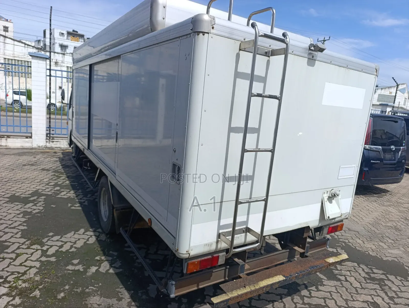 Mitsubishi Fuso Food Truck