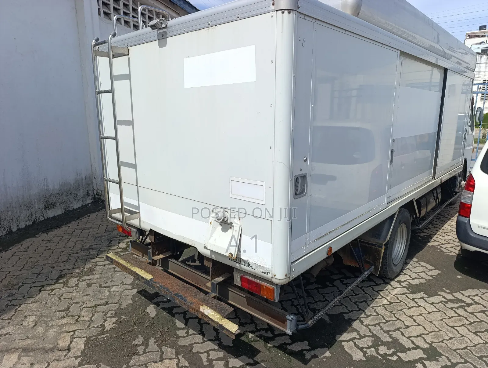 Mitsubishi Fuso Food Truck