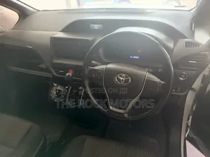 Toyota Noah 2018 White