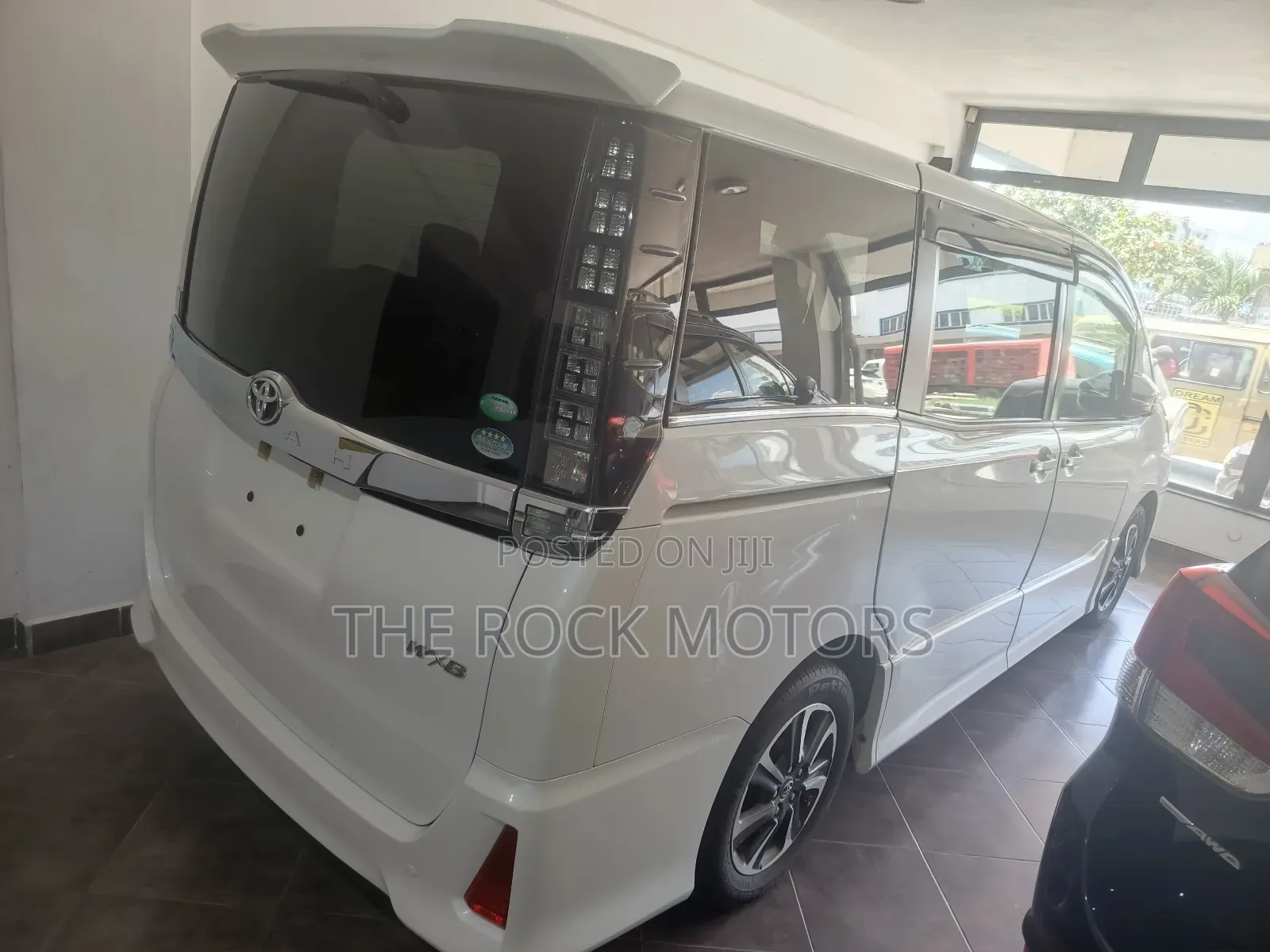 Toyota Noah 2018 White
