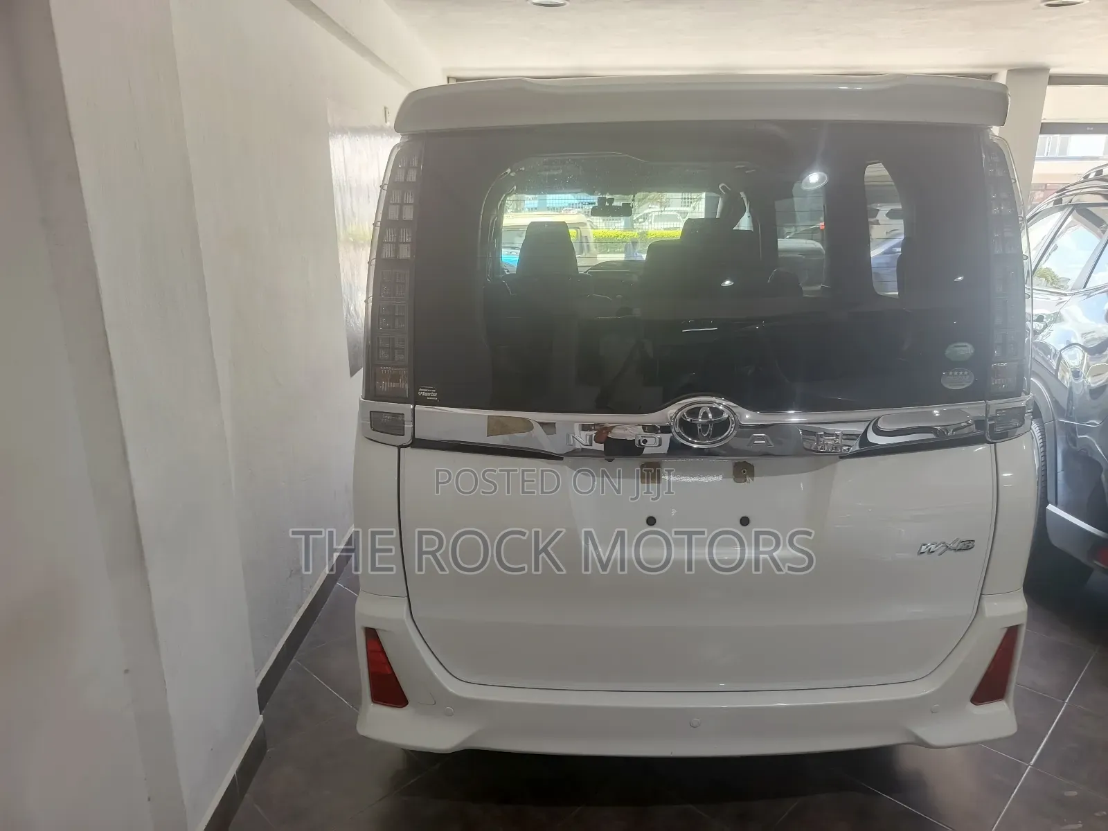 Toyota Noah 2018 White