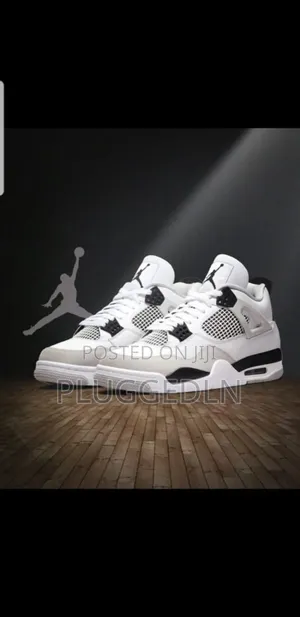 Jordan 4 Retro Sneakers