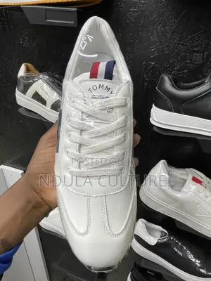 Tommy Sneakers