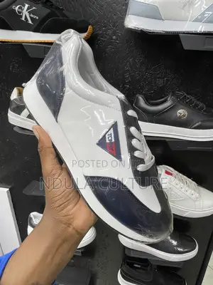 Tommy Sneakers