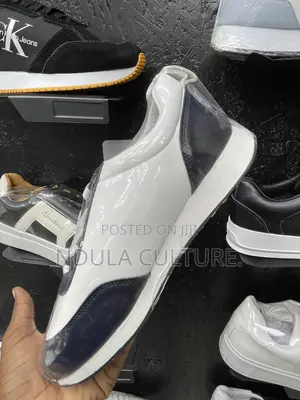 Tommy Sneakers