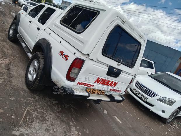 Nissan Hardbody 2005 White - thumbnail 3