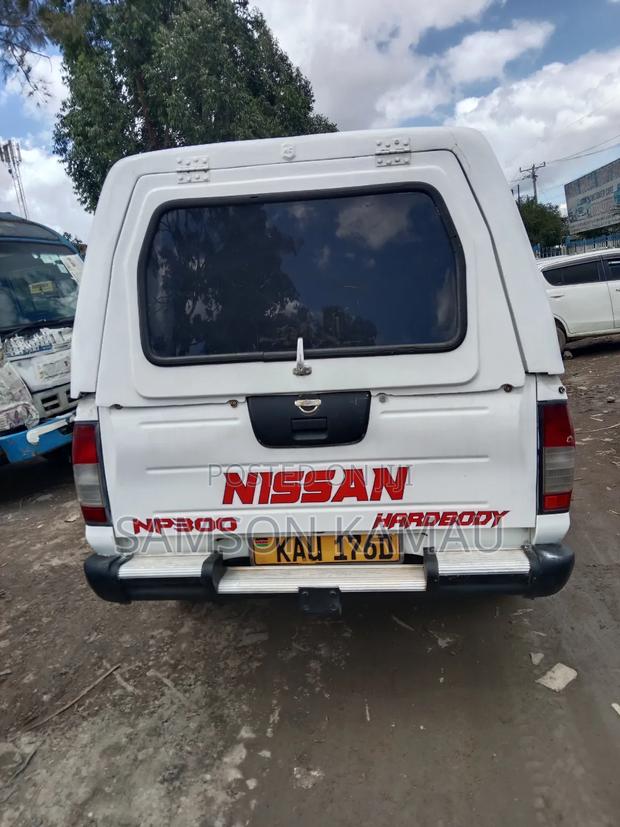 Nissan Hardbody 2005 White - thumbnail 4