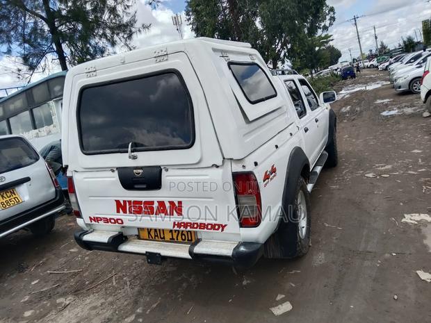 Nissan Hardbody 2005 White - thumbnail 5