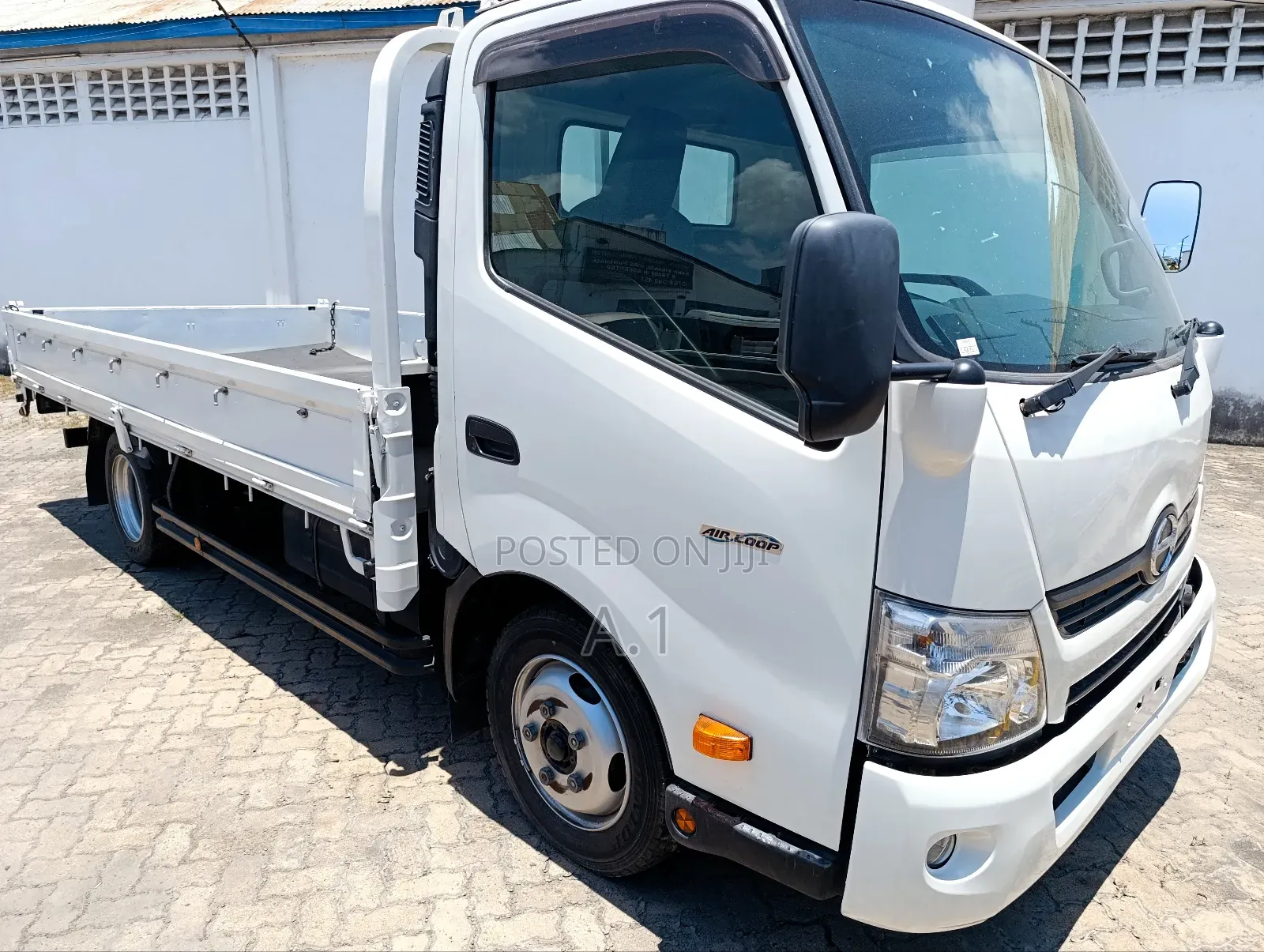 Hino Dutro Long Chase