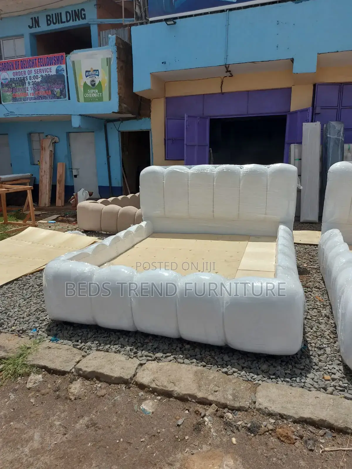 5by6 Modernised Queen Sized Bubble Bed.