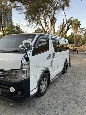 Hiace For Hire 14 Seater