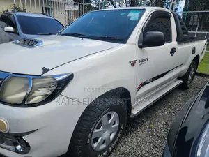 Toyota Hilux 2014 White