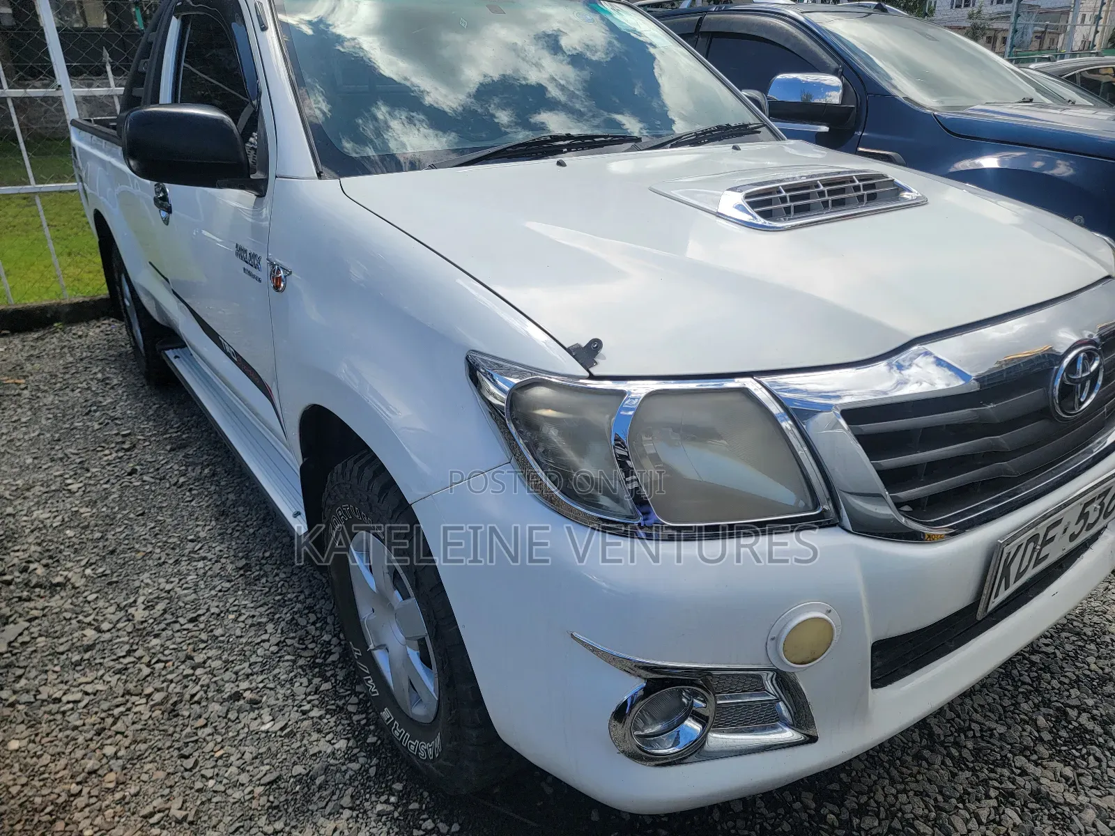 Toyota Hilux 2014 White