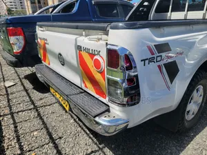 Toyota Hilux 2014 White