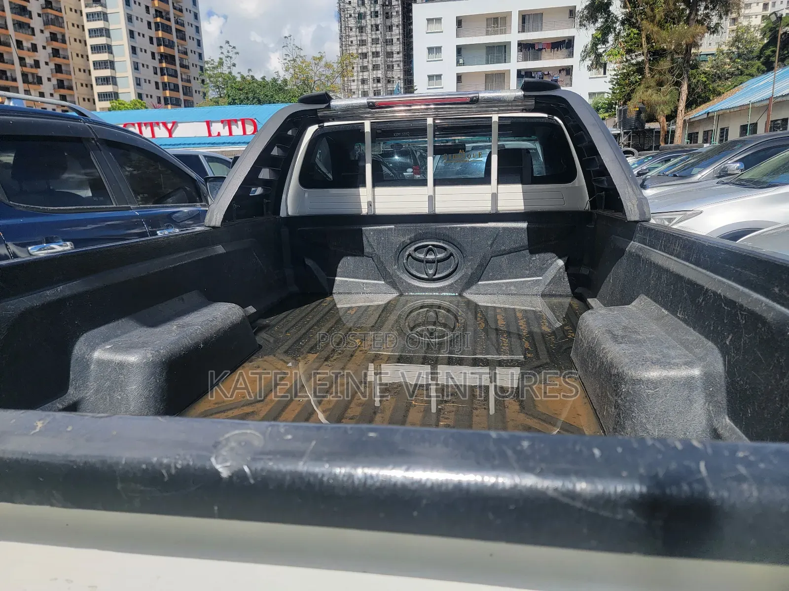 Toyota Hilux 2014 White