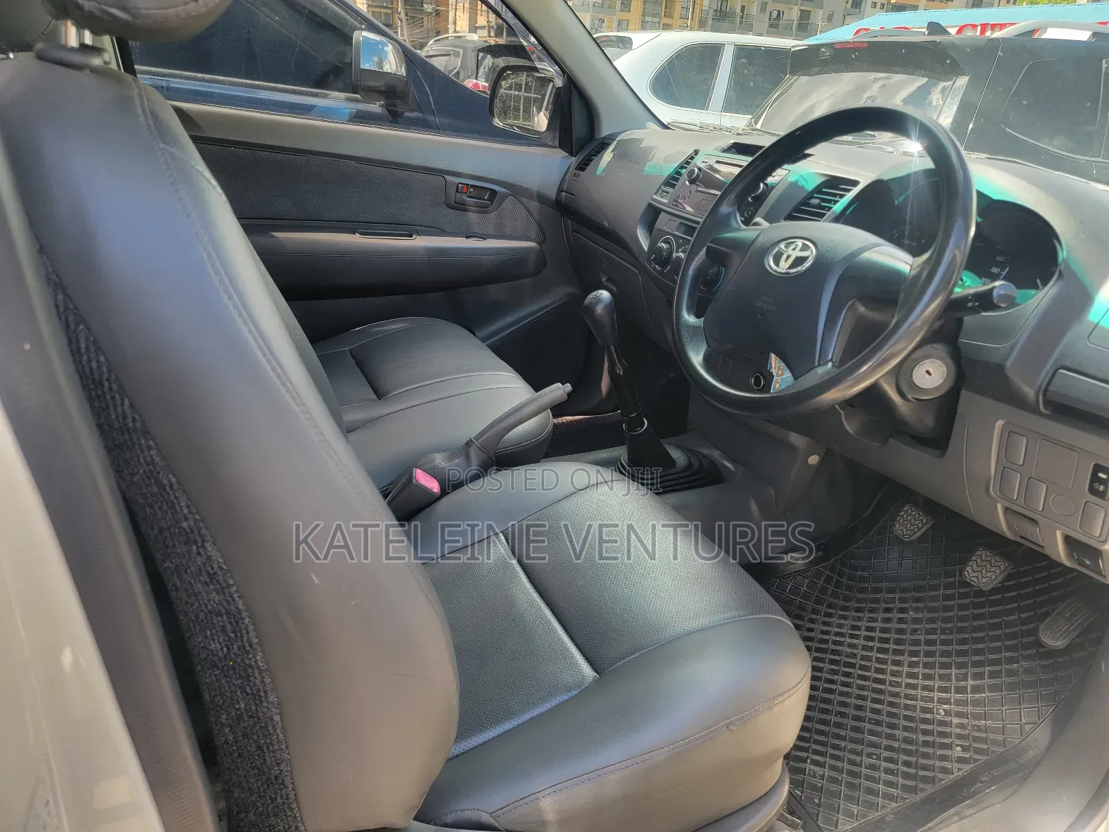 Toyota Hilux 2014 White