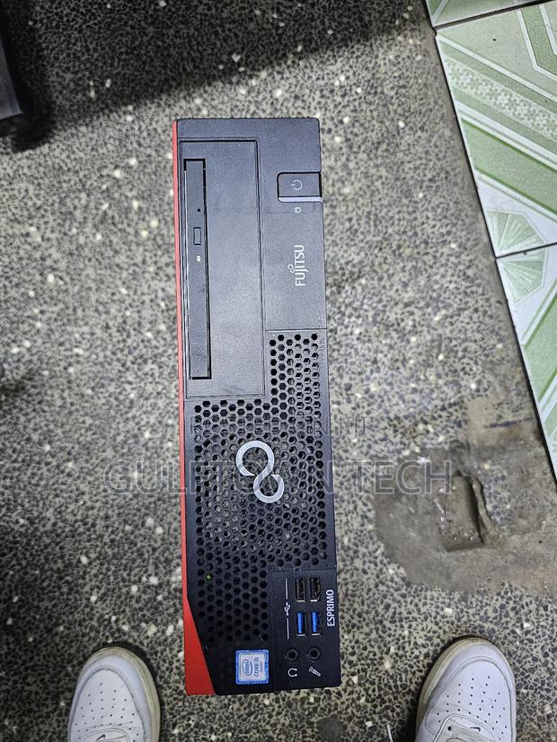Desktop Computer Fujitsu Esprimo P557/power 8GB Intel Core i5 HDD 160GB