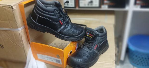 Safety Shoes Size 42 - main view