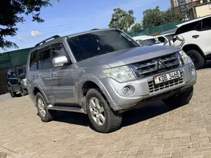 Mitsubishi Pajero V80 3.2 DI-D 2013 Silver